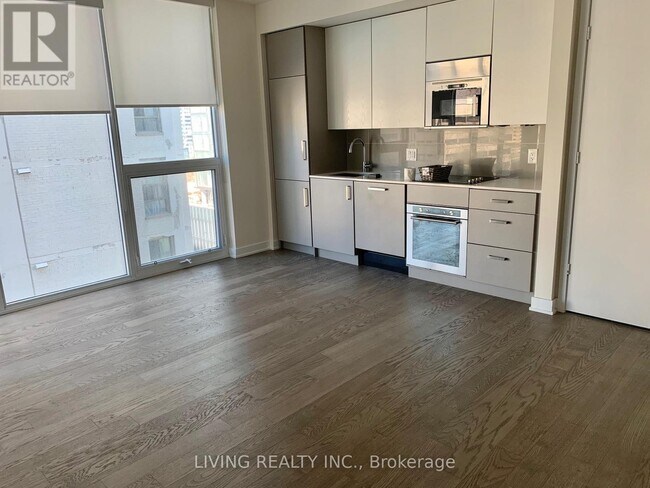 Building Photo - 17 Dundonald St