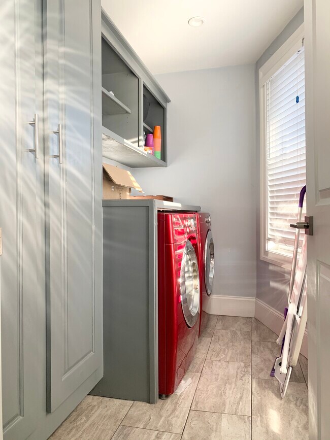 Building Photo - 198 Whitwell St