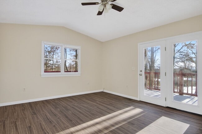 Building Photo - 1 bed/1 bath. Pet Friendly Travel Nurse