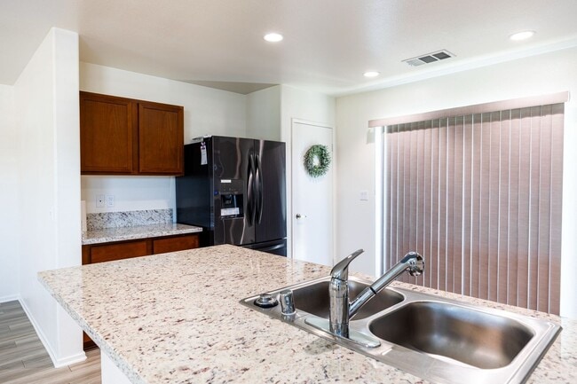 Building Photo - 511 Meadow Ct