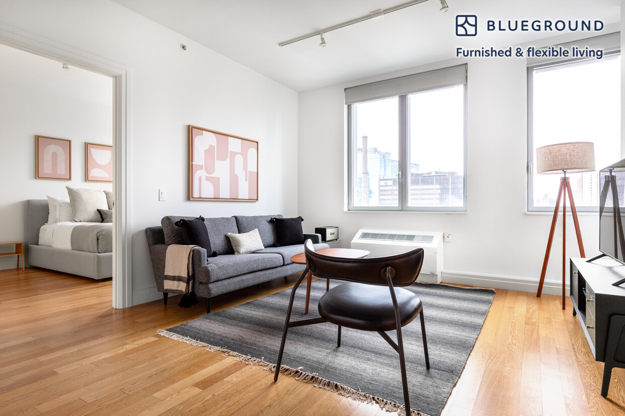 Foto principal - 554 W 54th St