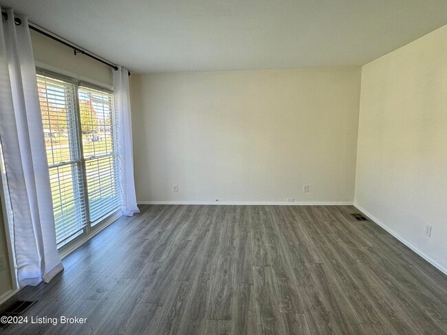 Building Photo - 6216 Hillcrest Ct