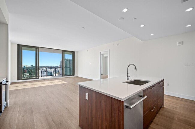 Foto del edificio - 301 1st St S