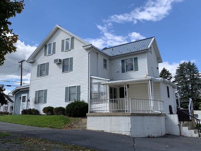 Building Photo - 491 Falling Spring Rd