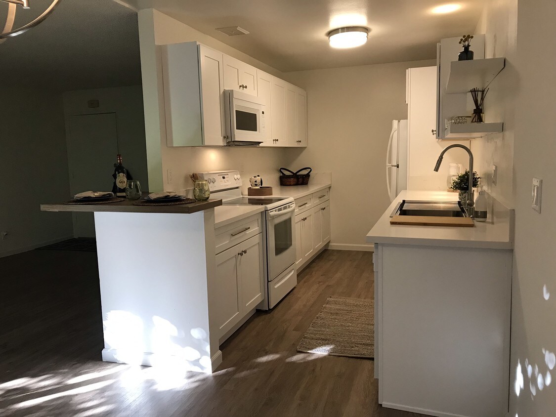 Remodeled Kitchen - 5349 Newcastle Ave