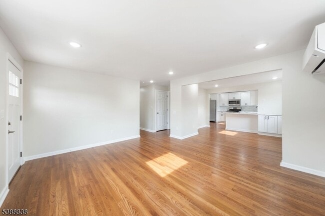 Building Photo - 2429 Vauxhall Rd