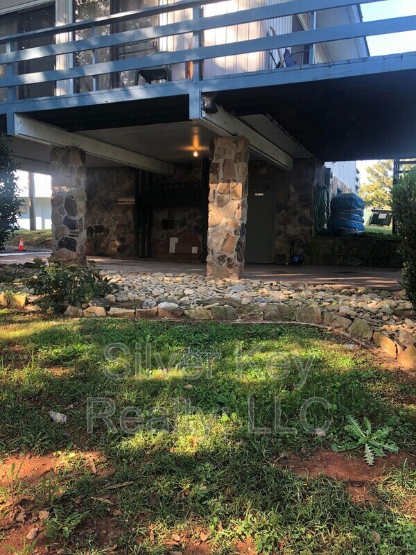 Building Photo - 194 Setterburg Road