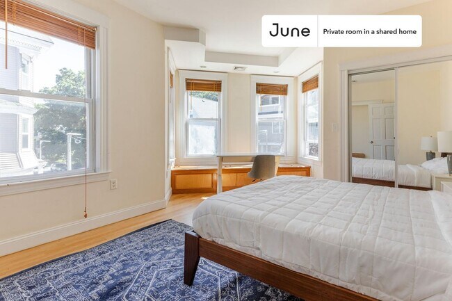 Building Photo - Private bedroom in 4 bed/1 bath Home
