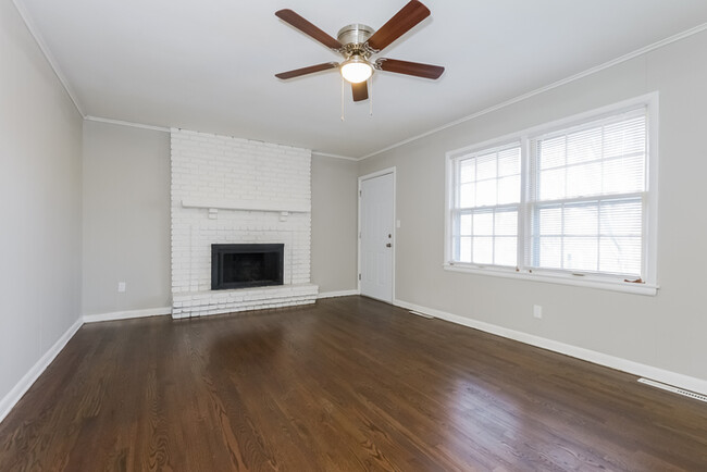 Building Photo - Cozy Home in Kansas City