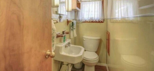 Building Photo - 307 Leney Ct