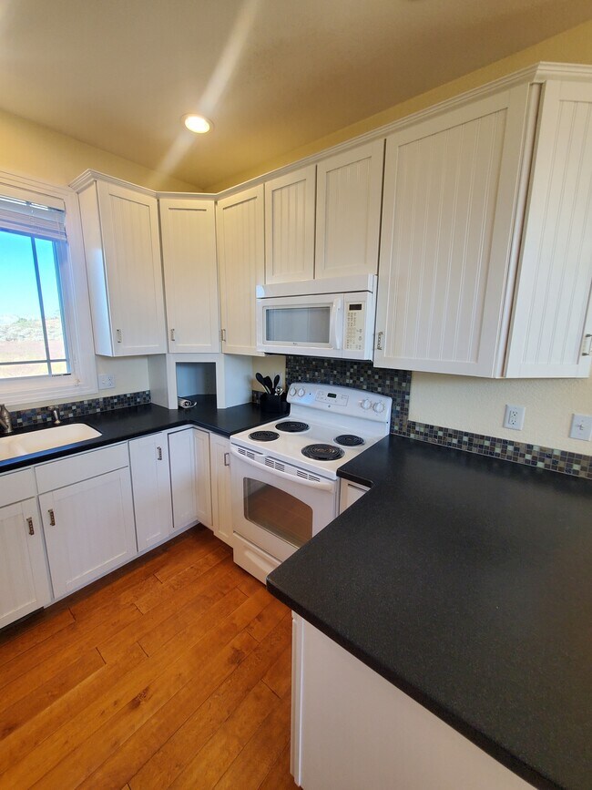 Kitchen - 702 Curecanti Cir