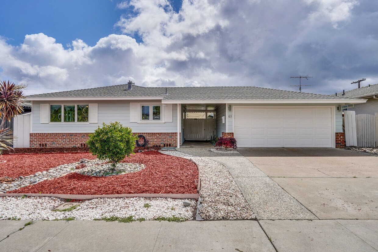 Primary Photo - Fully Remodeled Single-Family Home Near Ap...