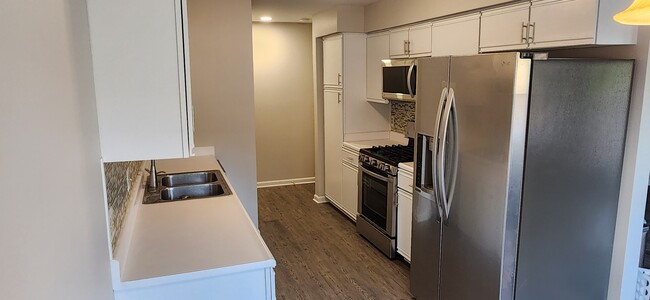 Building Photo - 2131 Vine Way Dr