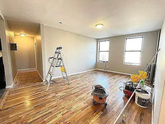 Foto del edificio - 4 bedroom in BRONX NY 10457