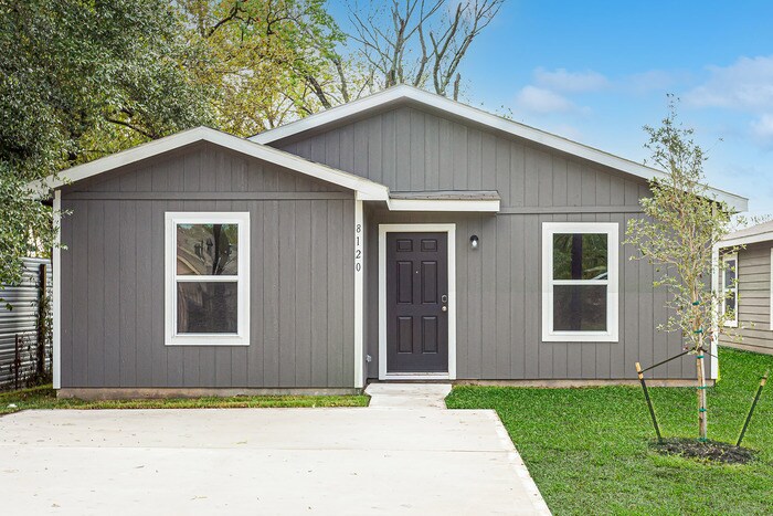Primary Photo - 8120 Chateau St