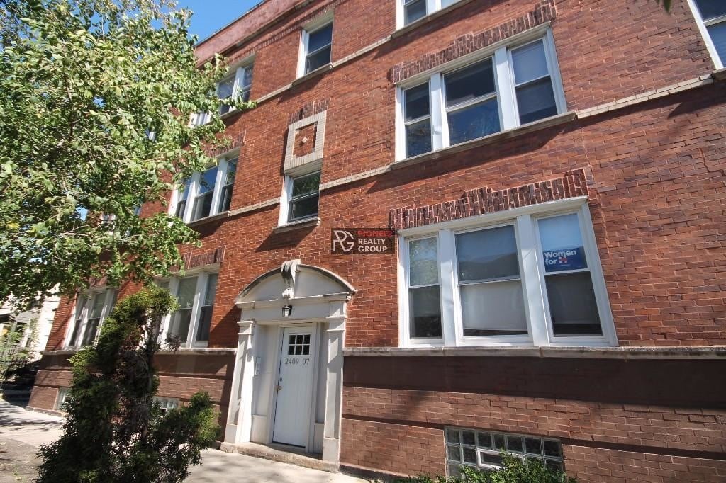 Primary Photo - 2401 N Spaulding Ave