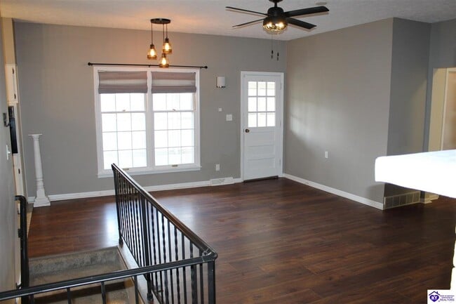 Building Photo - 593 Charlemagne Blvd