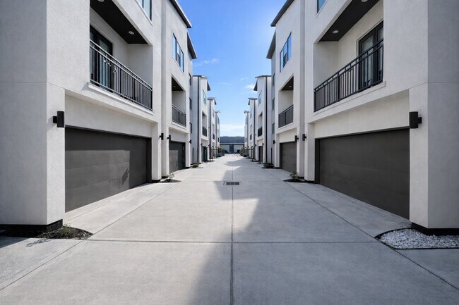 Building Photo - 10806 Warwana Rd