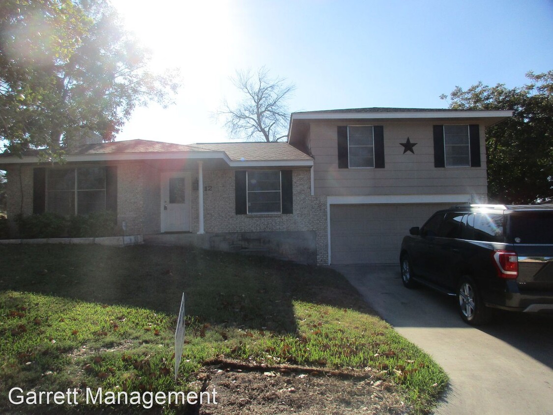Primary Photo - 3 br, 2 bath House - 12 Caprice Ln