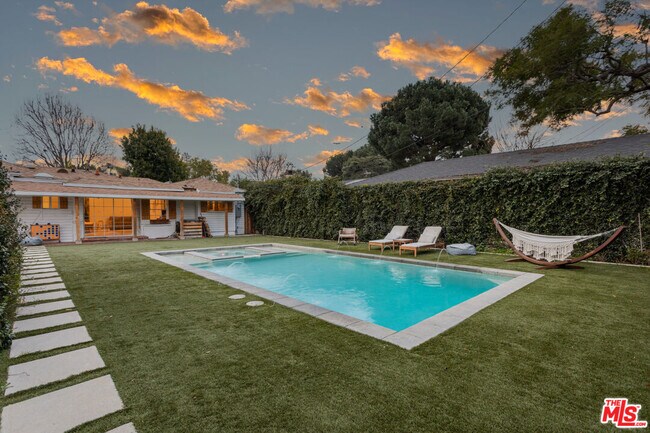 Foto del edificio - 4607 Willowcrest Ave