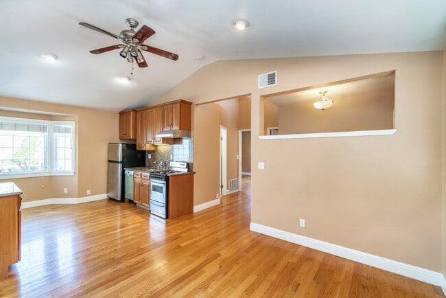 Building Photo - 1347 Park Ave