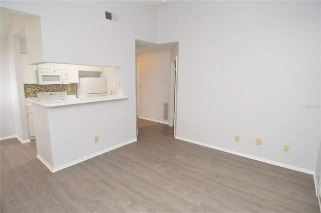 Building Photo - 8630 Mallard Reserve Dr