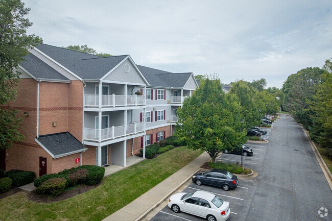 Building Photo - Salony House - 62+