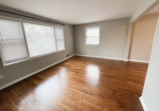 Building Photo - 1307 Genesee St