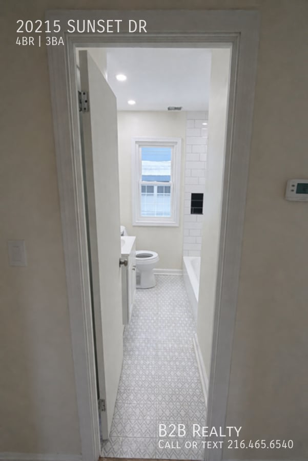 Building Photo - 20215 Sunset Dr