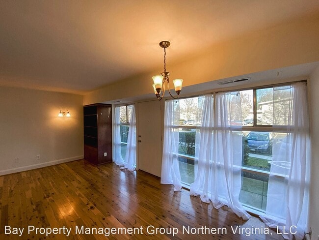 Building Photo - 2 br, 1 bath House - 4903 Americana Dr Apt...