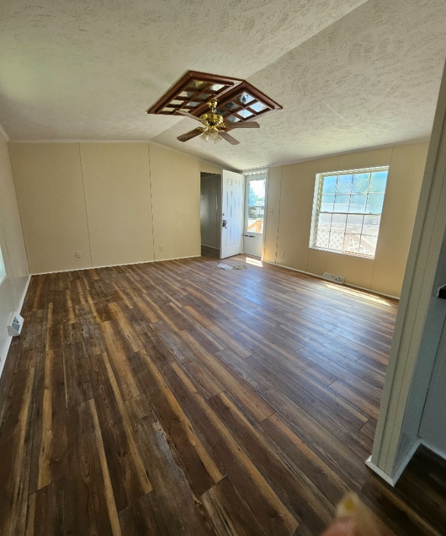 Foto del edificio - 324 W Front St