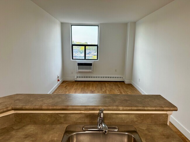 Photo du bâtiment - 798 Richmond Street West