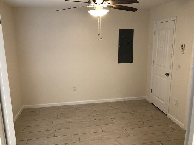 Foto del edificio - 109 W 2nd St