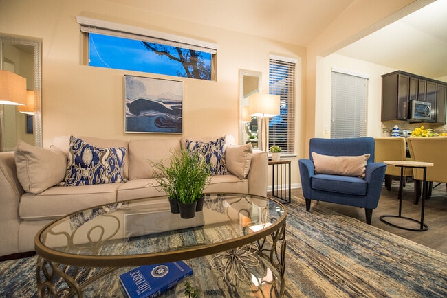 Building Photo - 6607 Lake Woodlands Dr