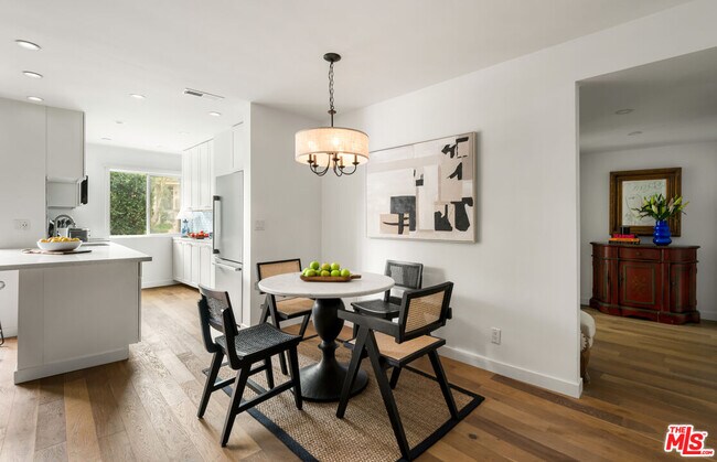 Foto del edificio - 7250 Franklin Ave