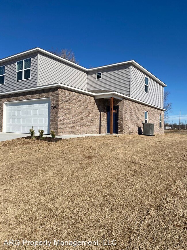 Foto del edificio - 3 br, 2.5 bath House - 2703B N Sidney Street