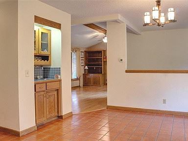 Building Photo - 931-933 N Oak Dr