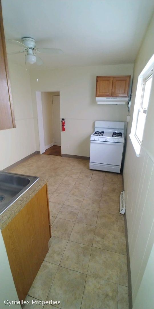 Building Photo - 2 br, 1 bath House - 304 S Jackson St