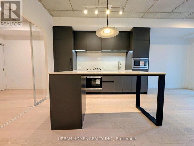 Photo du bâtiment - 1720 Bayview Ave