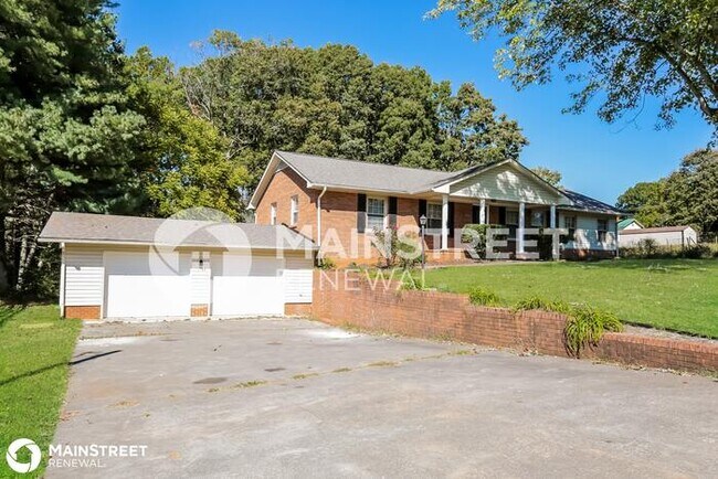 Foto del edificio - 1036 DOGWOOD DR, KING, NC 27021