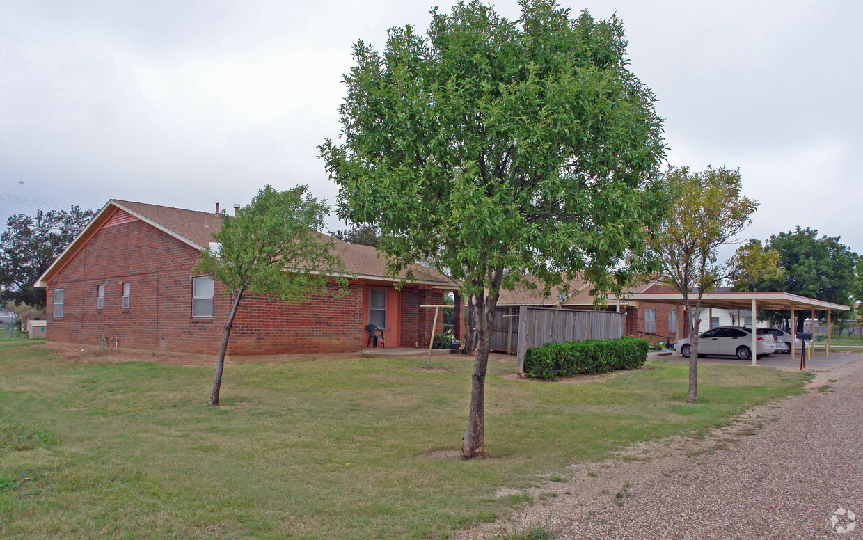 Primary Photo - 613-621 Avenue D