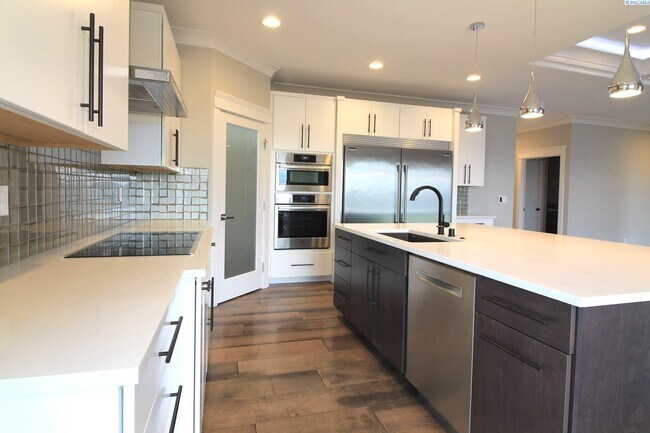 Building Photo - 4 Bed/3 Bath Home - Panoramic Views of the...