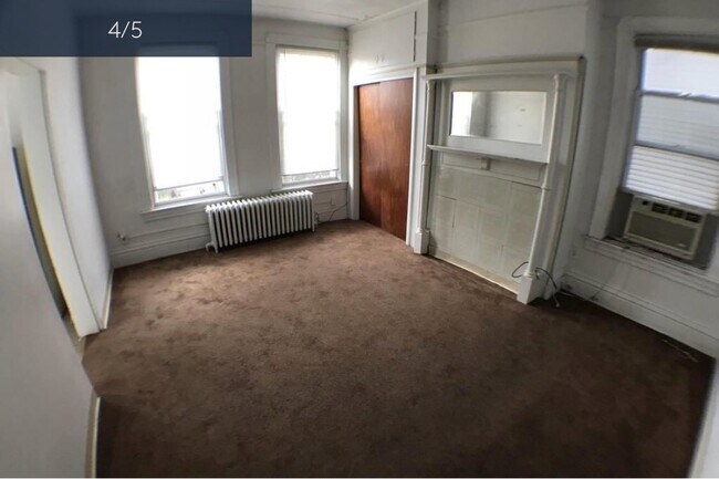 Livingroom - 5738 Howe St