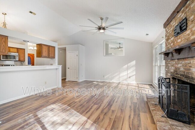 Building Photo - 11100 Deerpath Ct