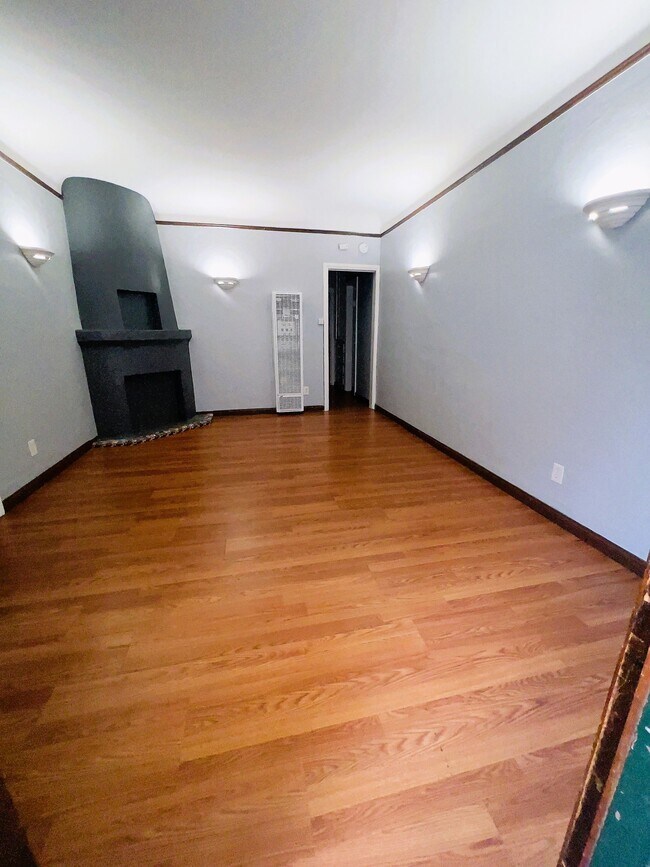 Foto del edificio - 1119 E 4th St