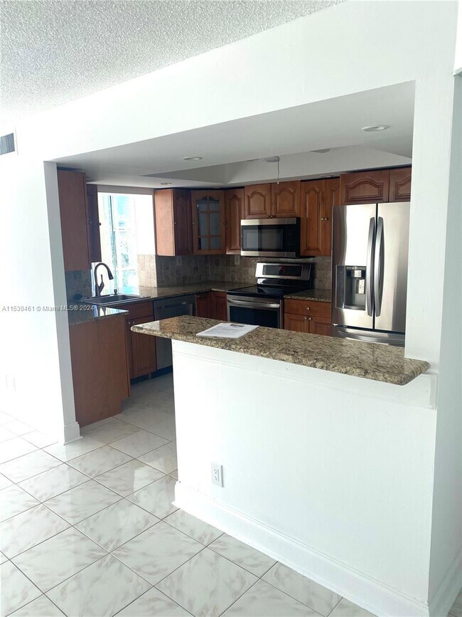 Building Photo - 800 Parkview Dr