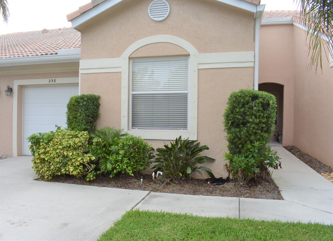 238 E Coral Trace Cir, Delray Beach, FL 33445 House Rental in Delray