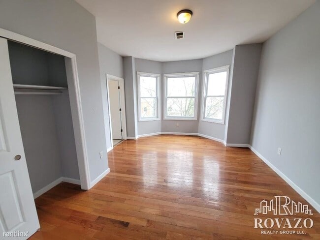 Building Photo - 3 br, 2 bath Apartment - 169 S 10th St # 3