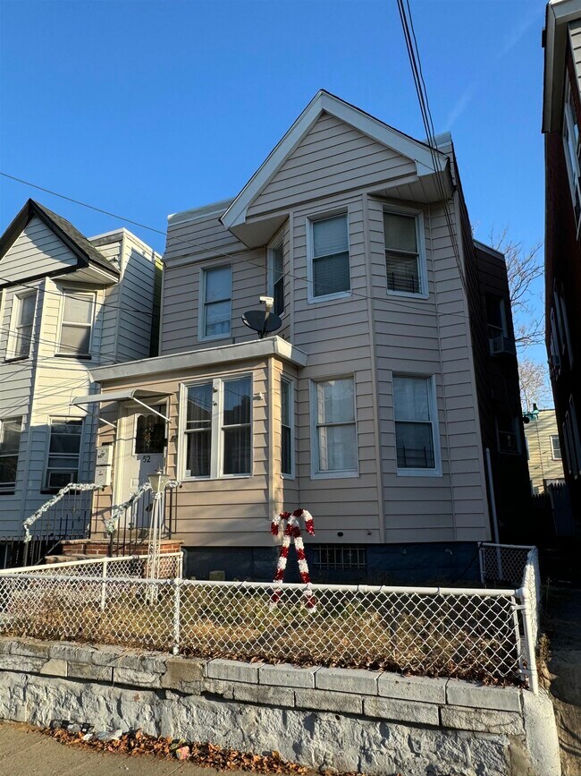 Foto del edificio - 52 Clarke Ave