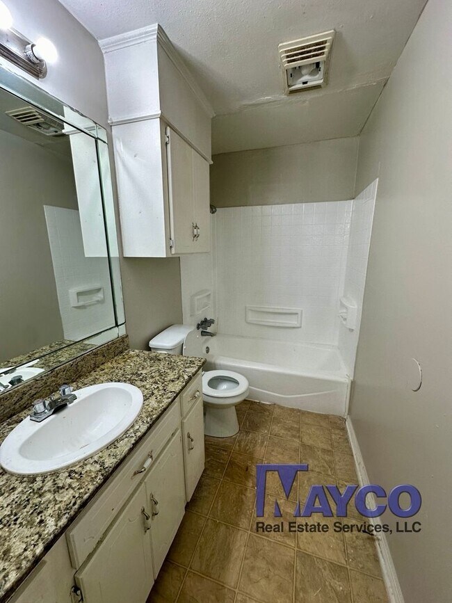 Foto del edificio - 2 bedroom downstairs unit at Grand Oaks Apartments!